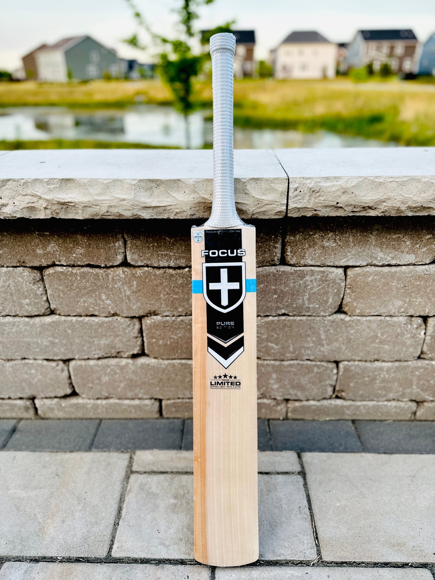 focus raw limited cricket bat